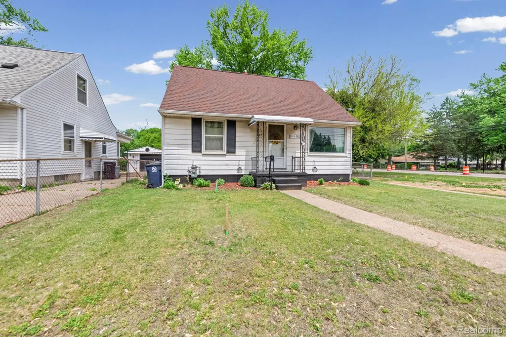 527 E Sunnybrook Drive Royal Oak City MI 48073