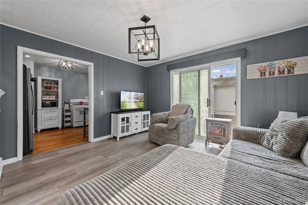 527 E Sunnybrook Drive Royal Oak City MI 48073