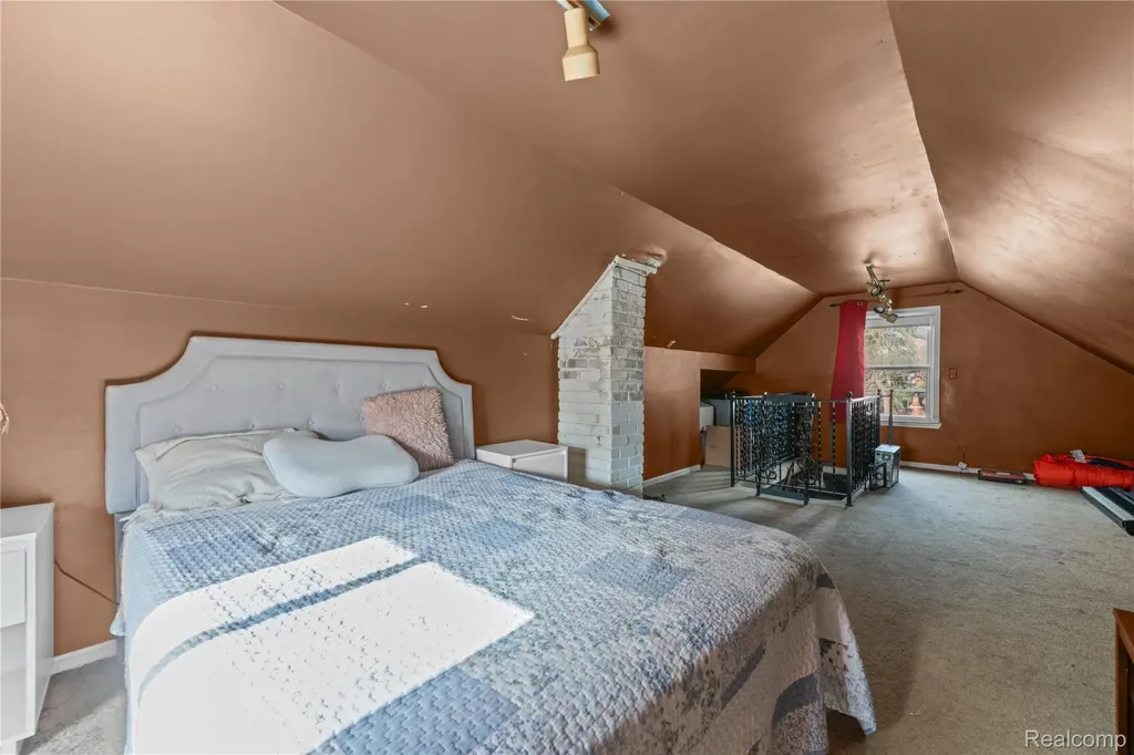 527 E Sunnybrook Drive Royal Oak City MI 48073