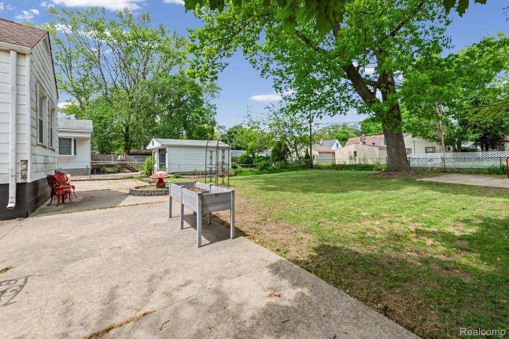 527 E Sunnybrook Drive Royal Oak City MI 48073