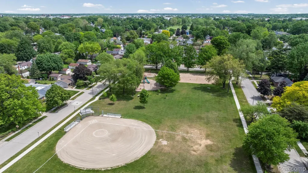 527 E Sunnybrook Drive Royal Oak City MI 48073