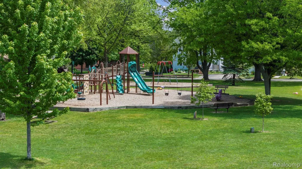 527 E Sunnybrook Drive Royal Oak City MI 48073