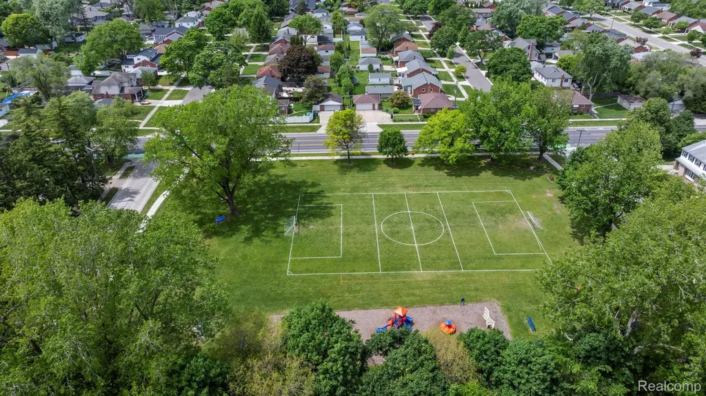 527 E Sunnybrook Drive Royal Oak City MI 48073