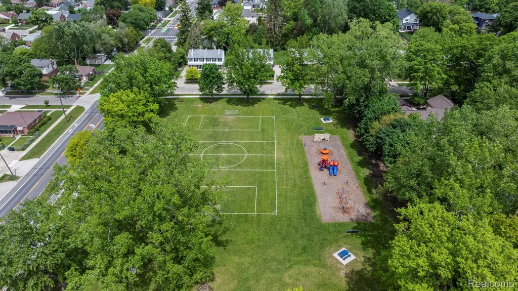 527 E Sunnybrook Drive Royal Oak City MI 48073