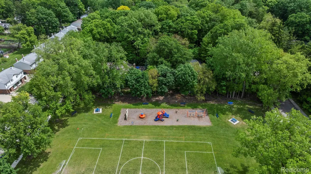 527 E Sunnybrook Drive Royal Oak City MI 48073