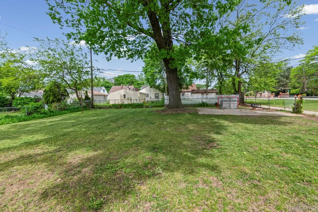 527 E Sunnybrook Drive Royal Oak City MI 48073
