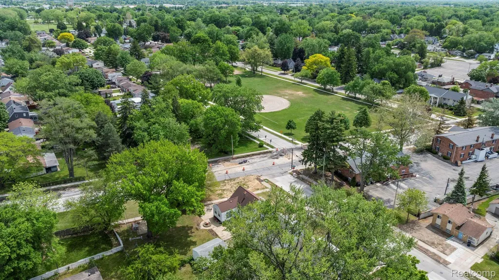527 E Sunnybrook Drive Royal Oak City MI 48073
