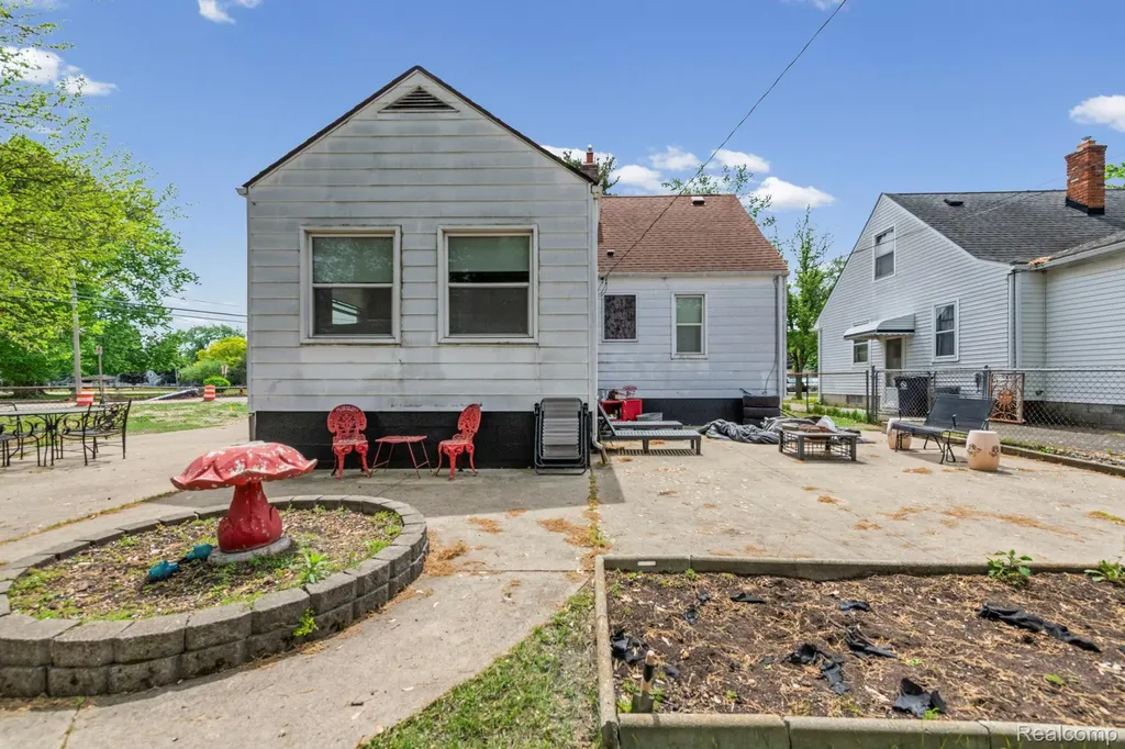 527 E Sunnybrook Drive Royal Oak City MI 48073