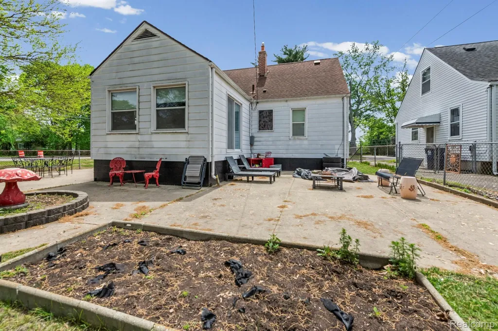 527 E Sunnybrook Drive Royal Oak City MI 48073