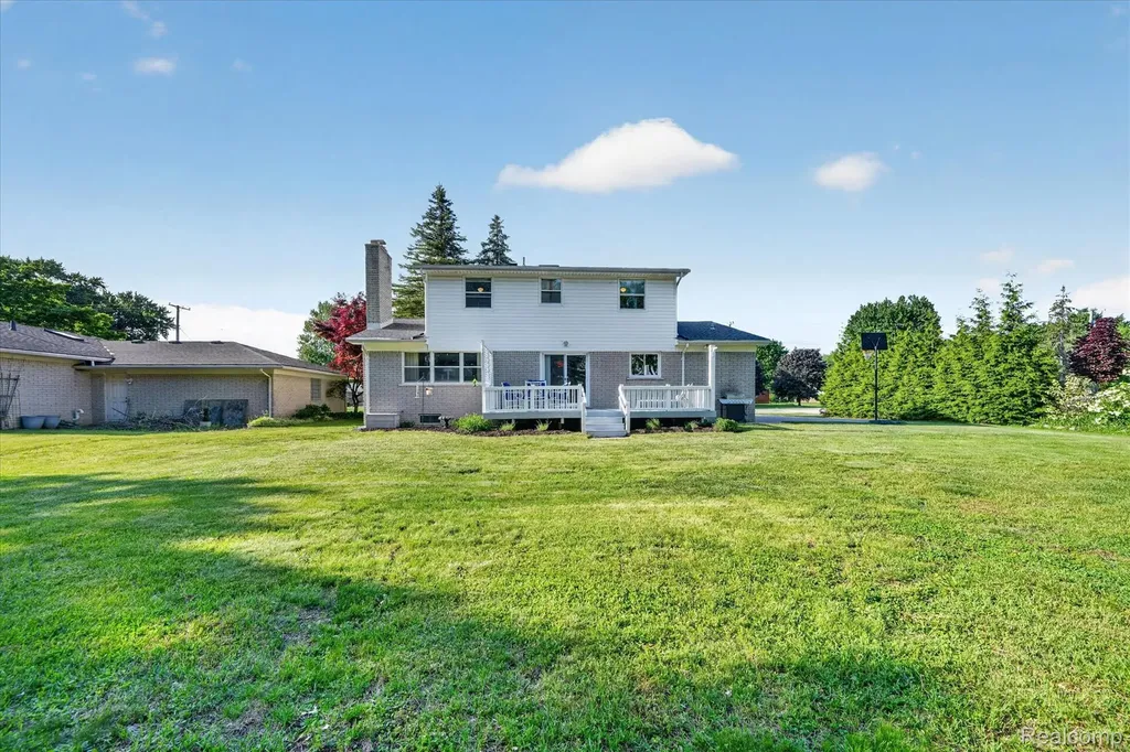 18178 22 Mile Road Macomb Township MI 48044
