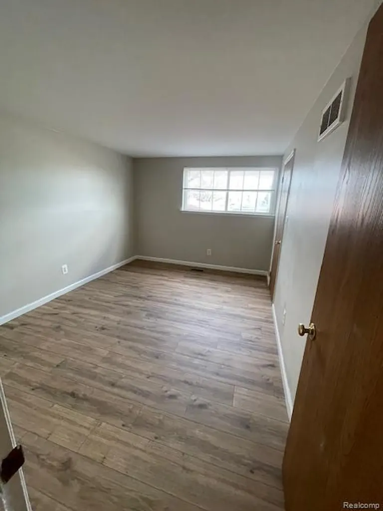 35473 Turner Drive Sterling Heights City MI 48312