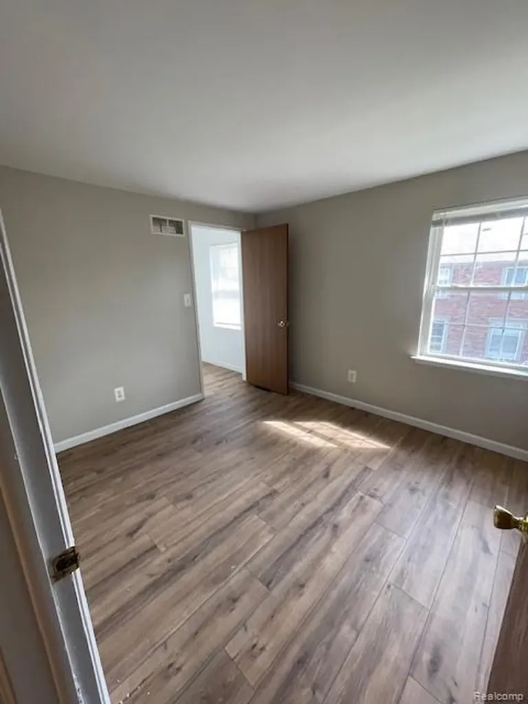 35473 Turner Drive Sterling Heights City MI 48312