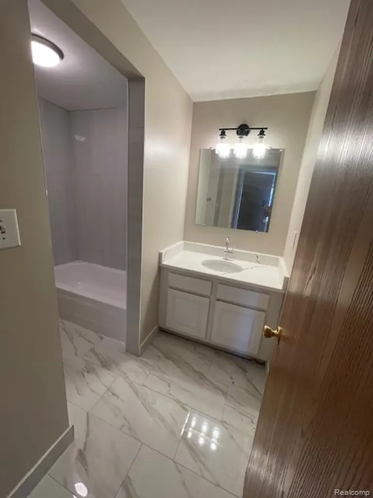 35473 Turner Drive Sterling Heights City MI 48312