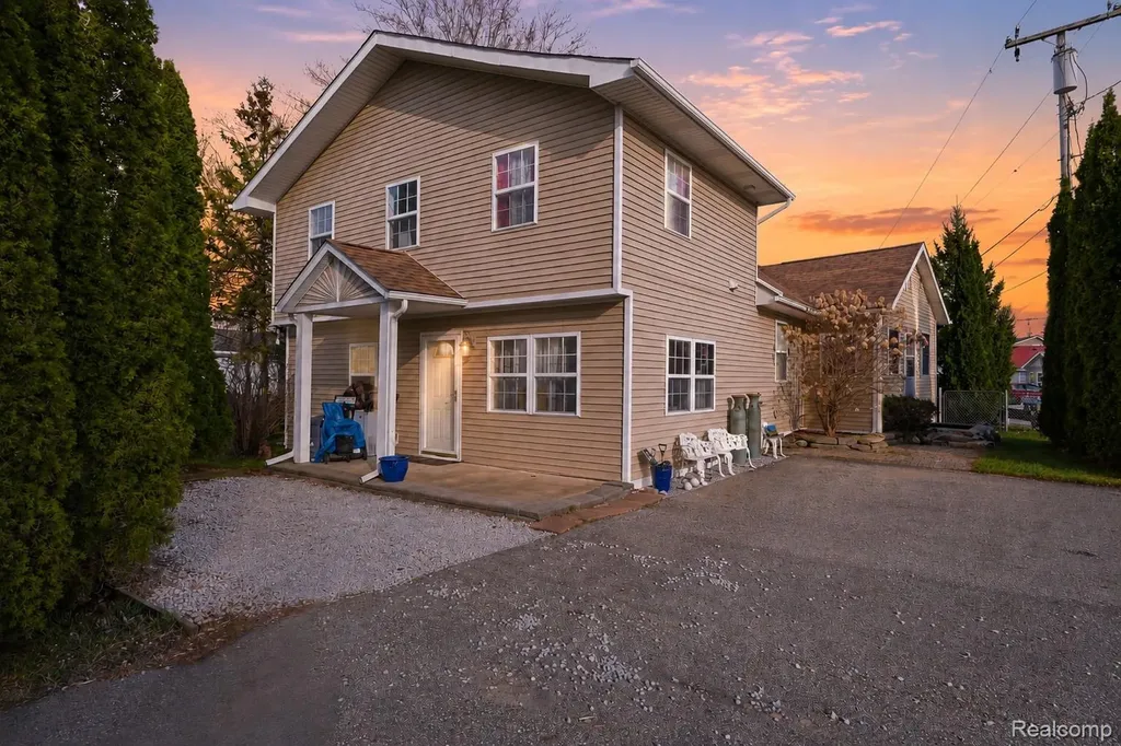 226 Roselawn Street Algonac City MI 48001