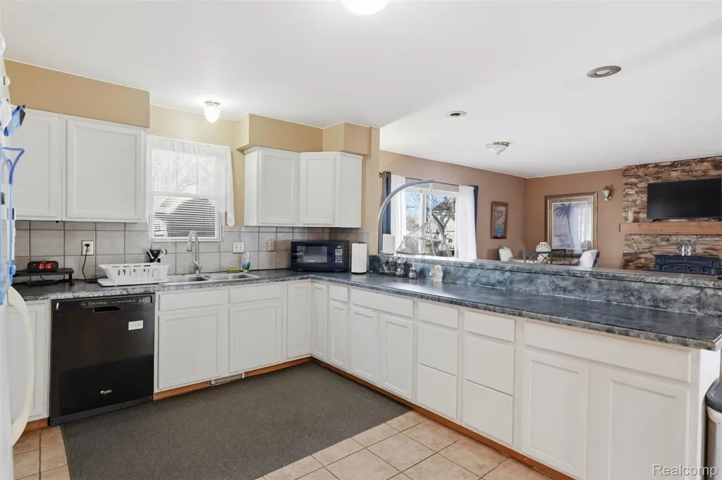 226 Roselawn Street Algonac City MI 48001