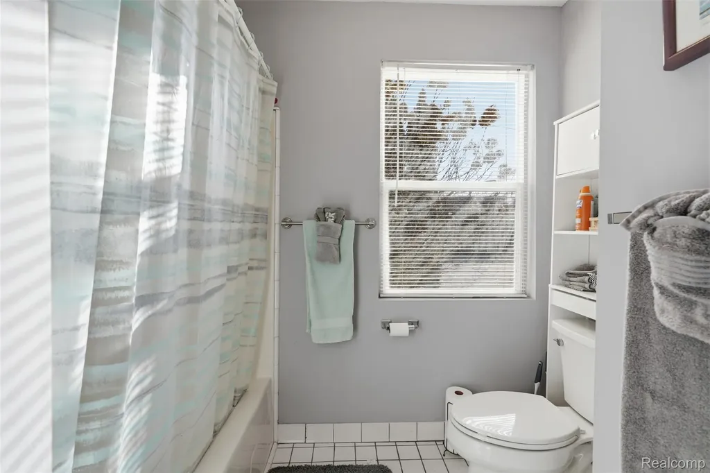 226 Roselawn Street Algonac City MI 48001