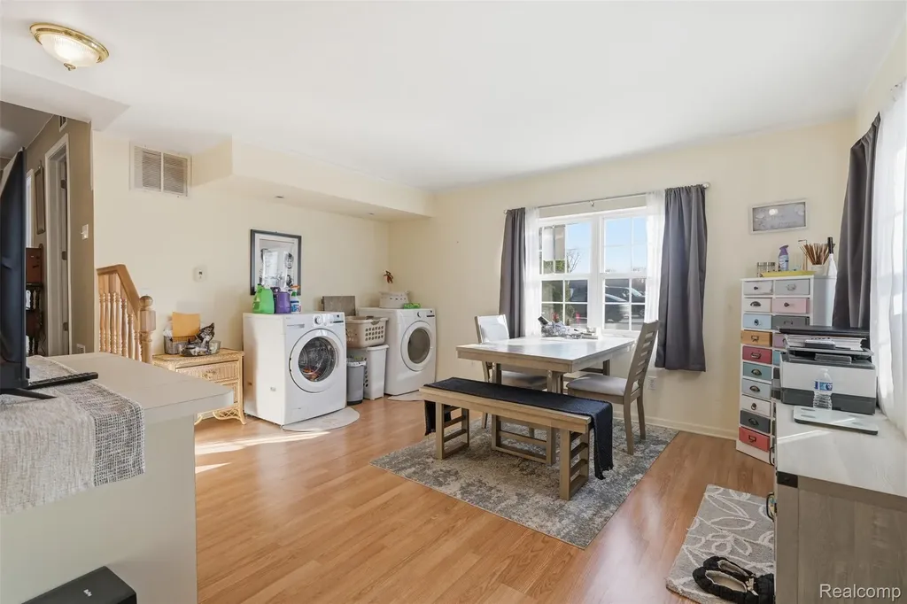 226 Roselawn Street Algonac City MI 48001
