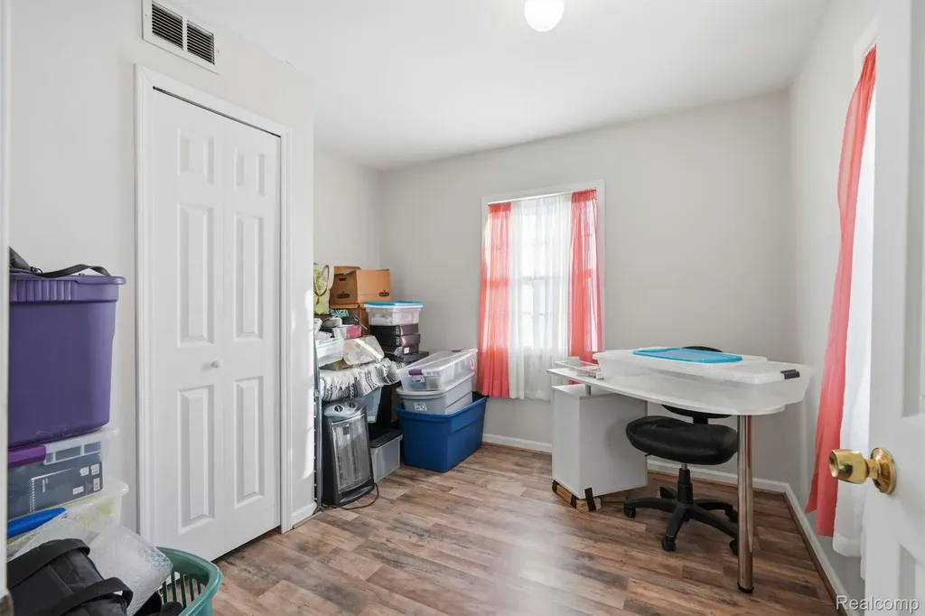 226 Roselawn Street Algonac City MI 48001