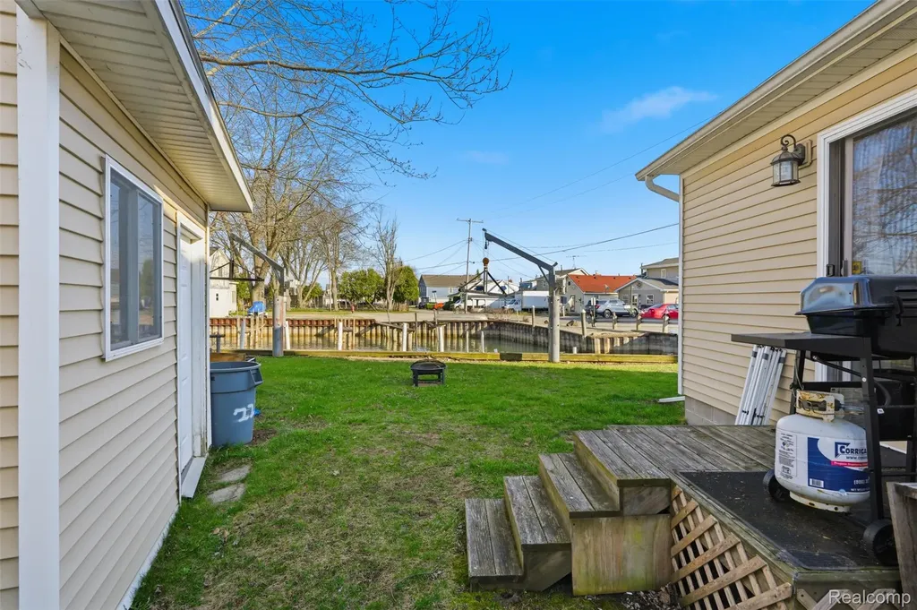 226 Roselawn Street Algonac City MI 48001