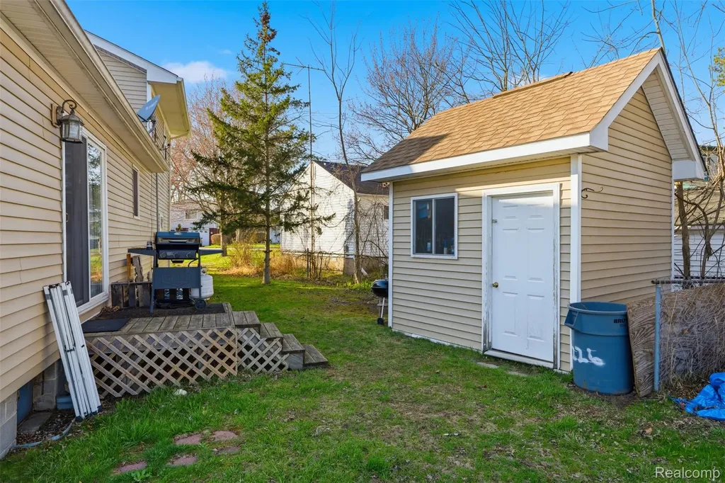 226 Roselawn Street Algonac City MI 48001