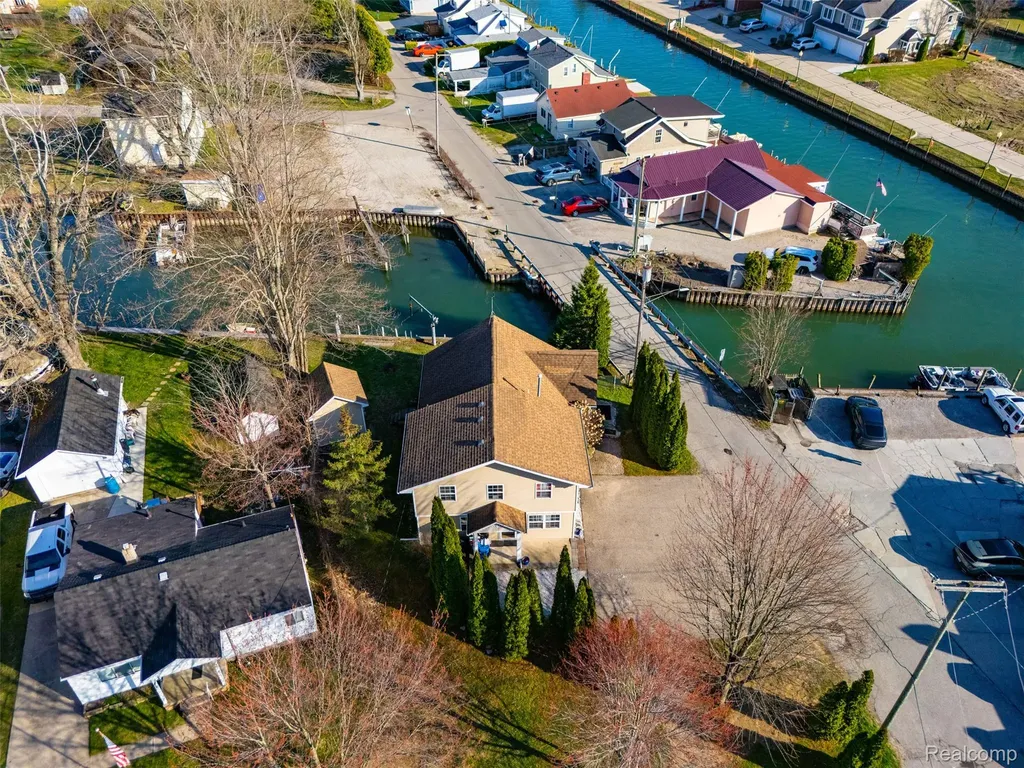 226 Roselawn Street Algonac City MI 48001