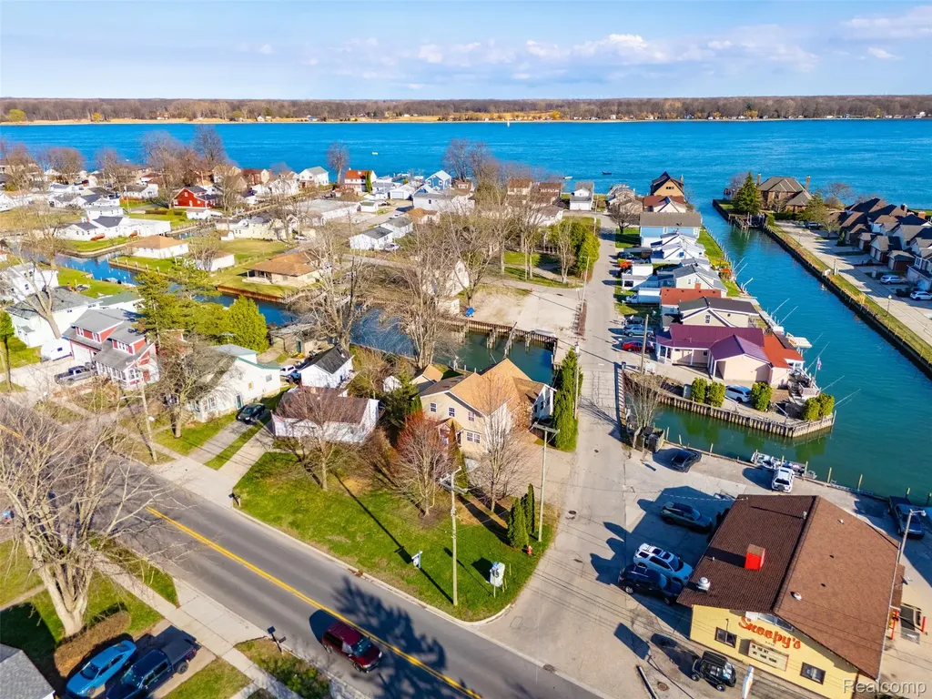 226 Roselawn Street Algonac City MI 48001