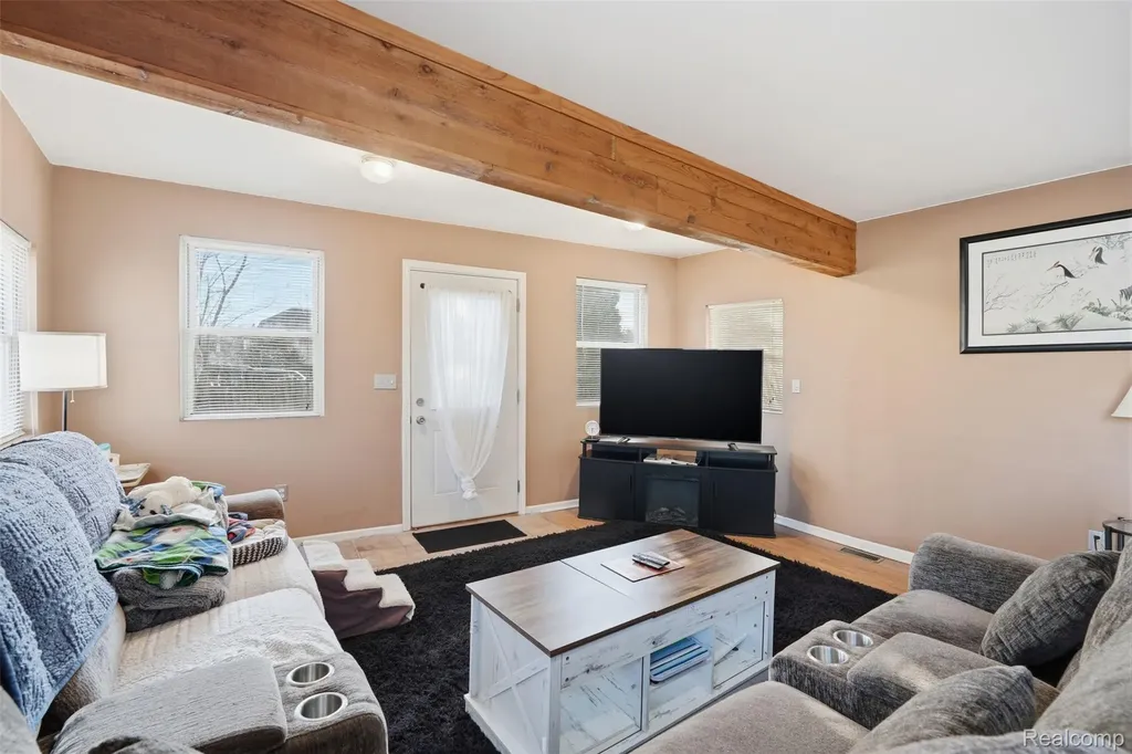 226 Roselawn Street Algonac City MI 48001
