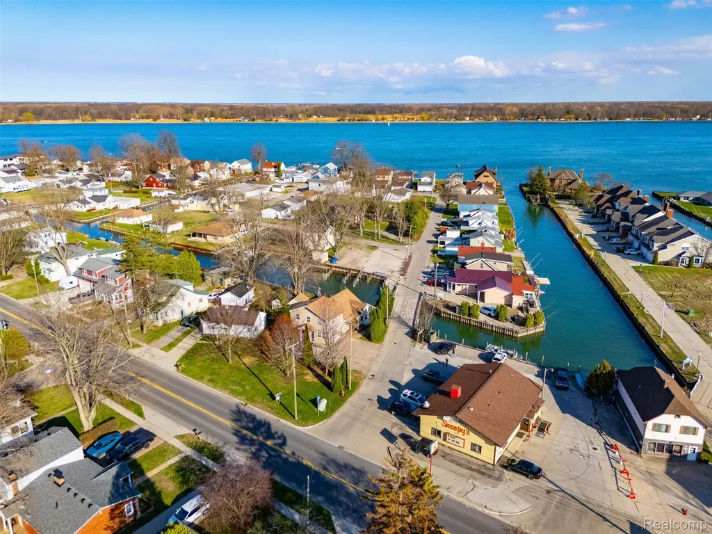 226 Roselawn Street Algonac City MI 48001