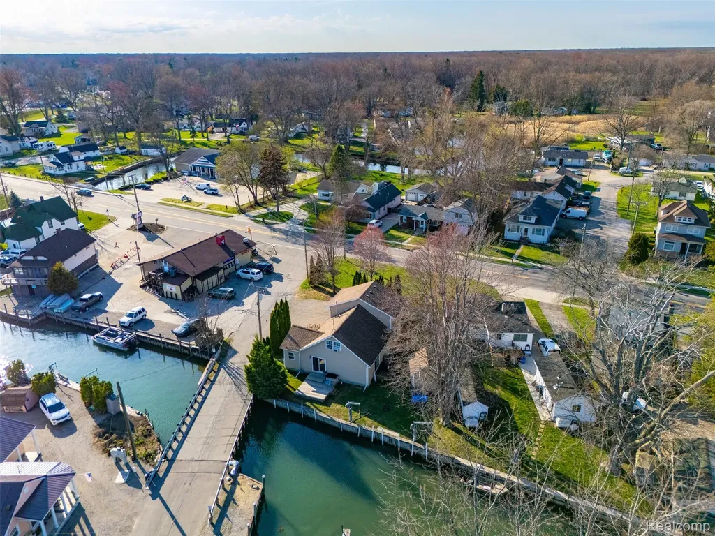 226 Roselawn Street Algonac City MI 48001