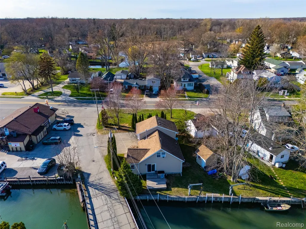 226 Roselawn Street Algonac City MI 48001