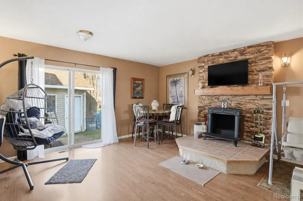 226 Roselawn Street Algonac City MI 48001