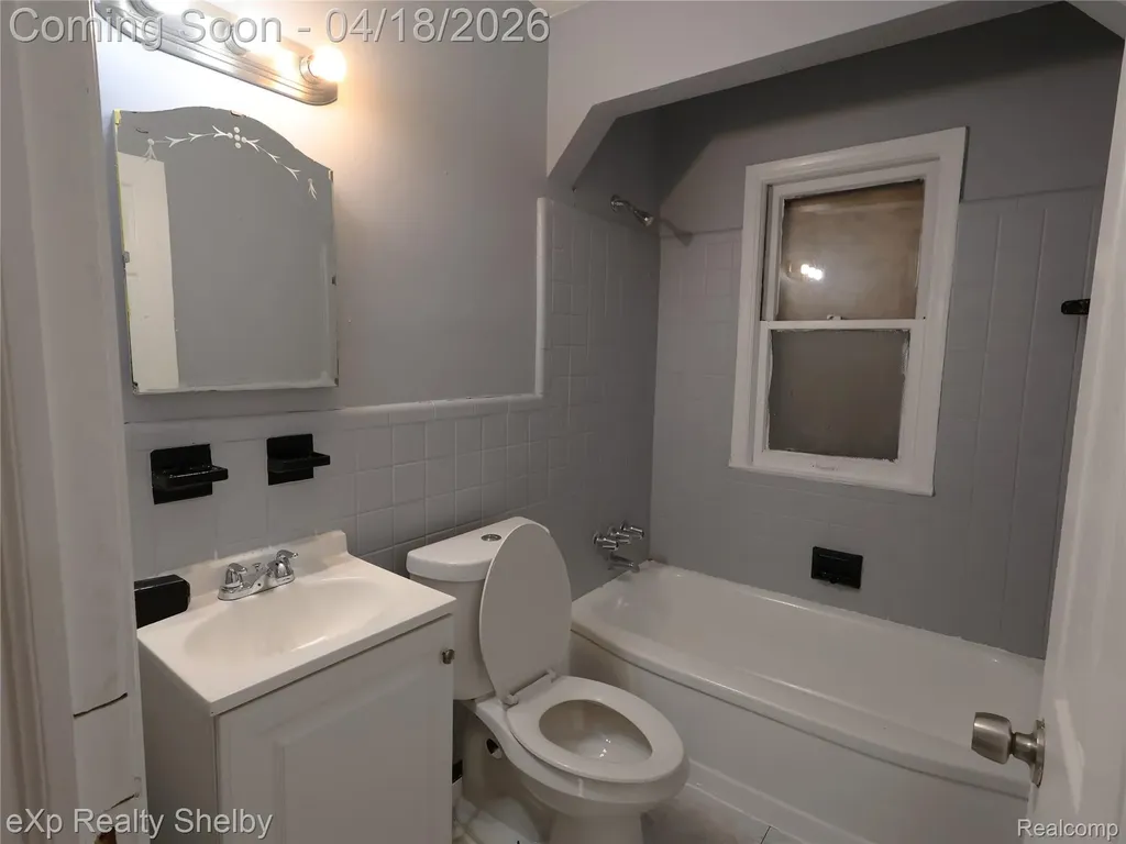 17225 Shaftsbury Avenue Detroit City MI 48219