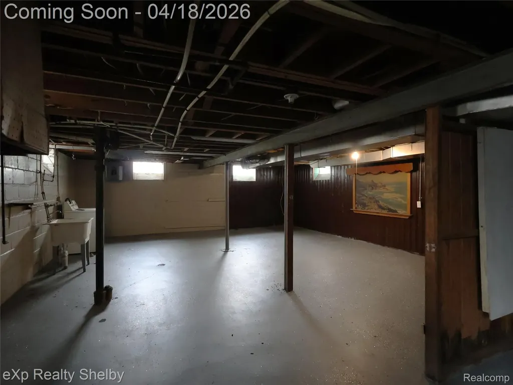 17225 Shaftsbury Avenue Detroit City MI 48219