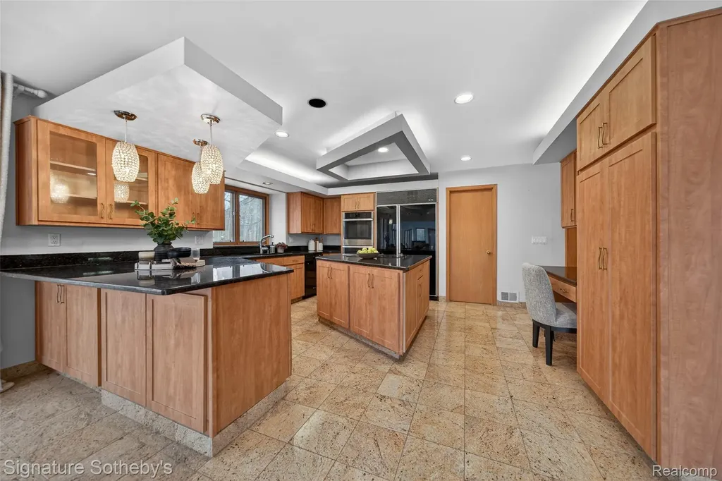 2131 Birchwood Way West Bloomfield Charter Township MI 48302