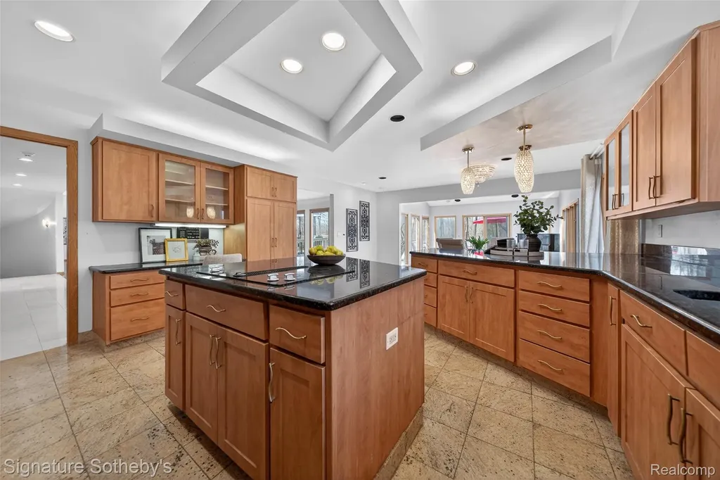 2131 Birchwood Way West Bloomfield Charter Township MI 48302