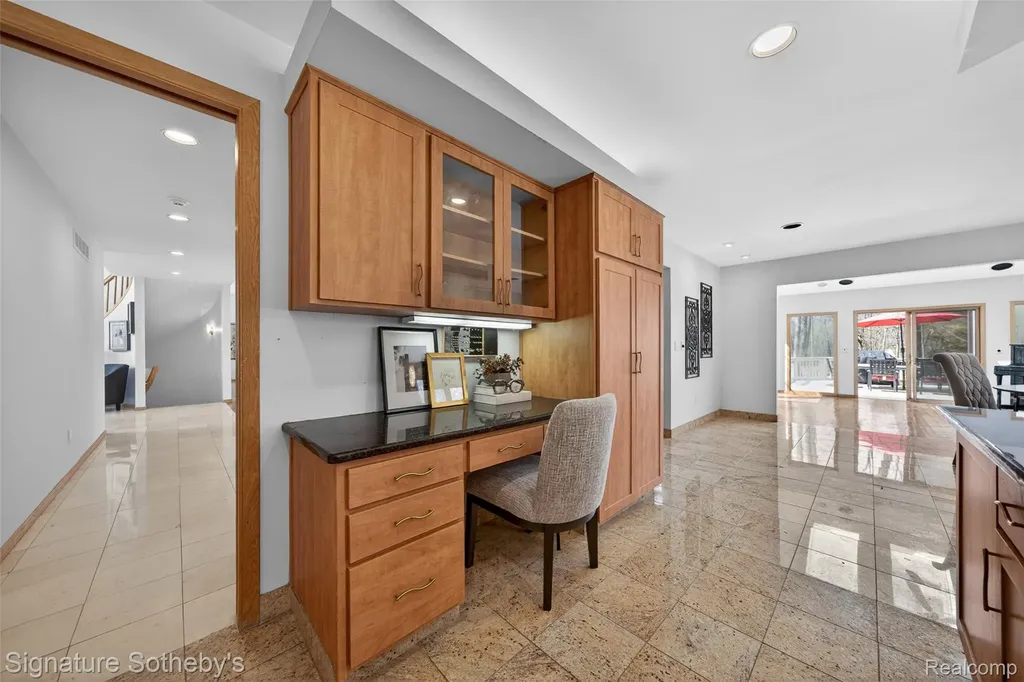 2131 Birchwood Way West Bloomfield Charter Township MI 48302