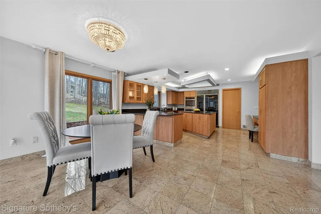 2131 Birchwood Way West Bloomfield Charter Township MI 48302
