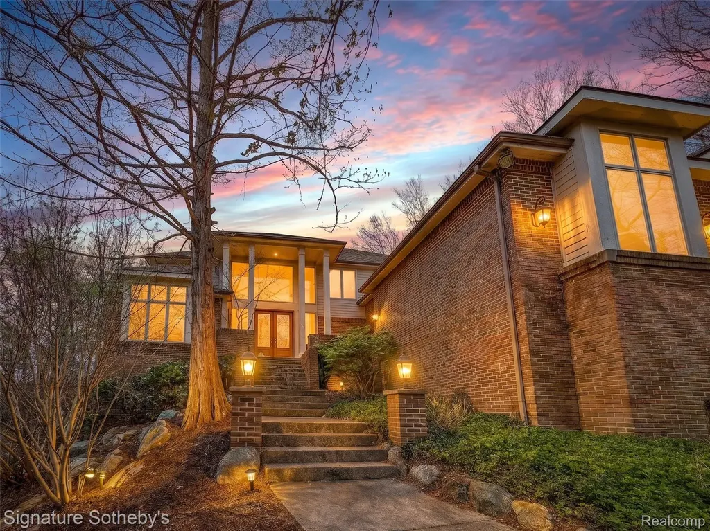 2131 Birchwood Way West Bloomfield Charter Township MI 48302