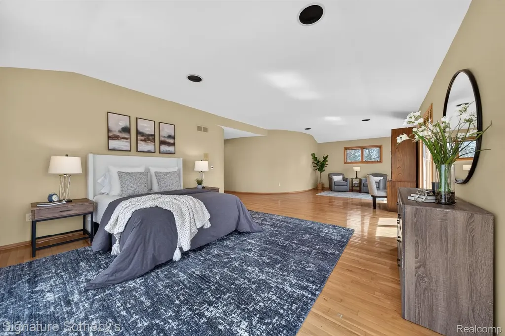 2131 Birchwood Way West Bloomfield Charter Township MI 48302