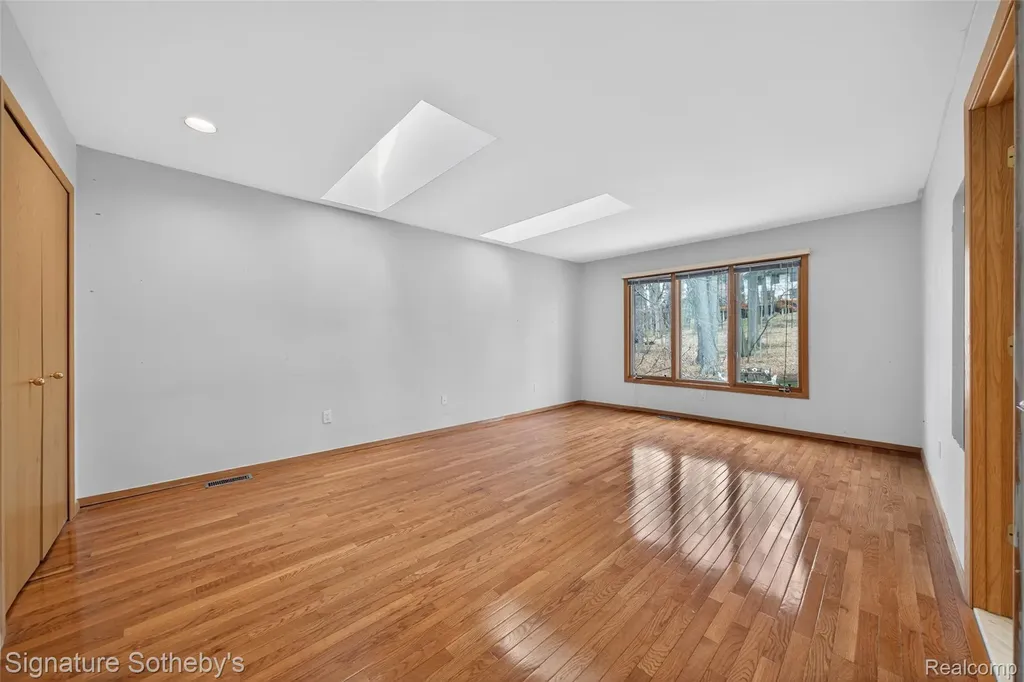 2131 Birchwood Way West Bloomfield Charter Township MI 48302