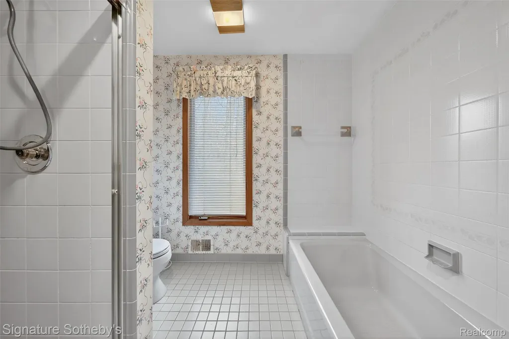 2131 Birchwood Way West Bloomfield Charter Township MI 48302