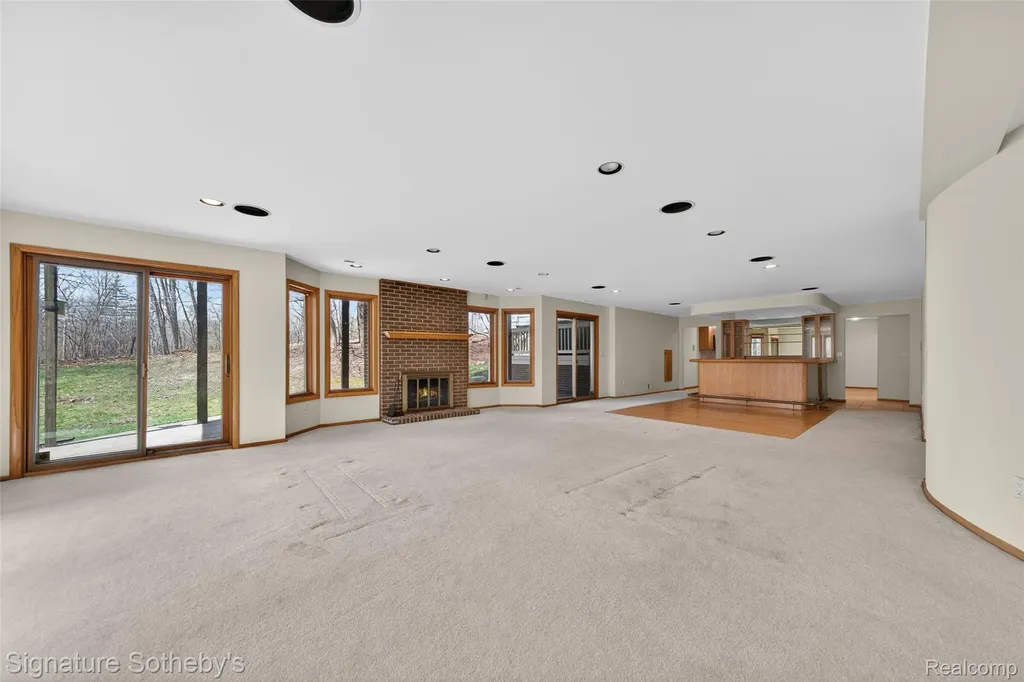 2131 Birchwood Way West Bloomfield Charter Township MI 48302
