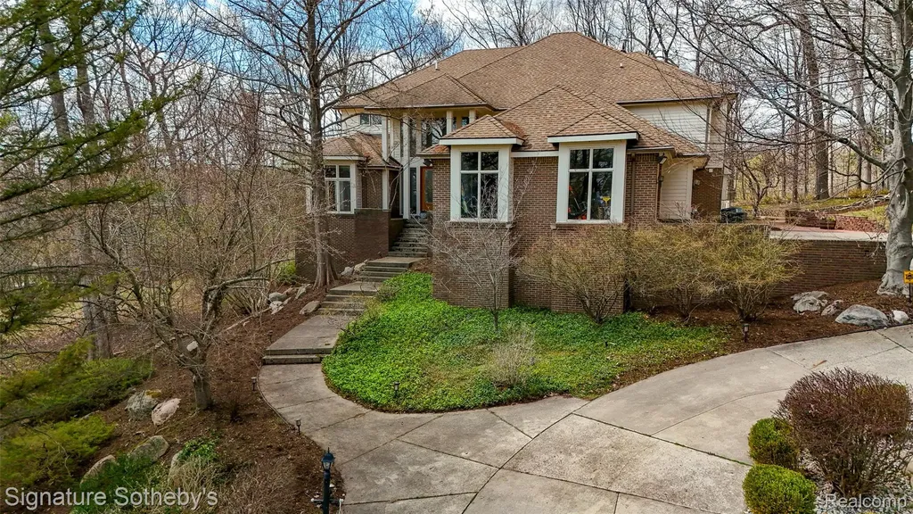 2131 Birchwood Way West Bloomfield Charter Township MI 48302