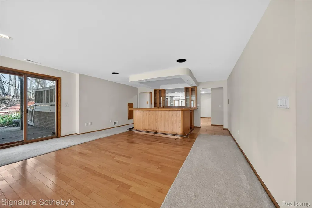2131 Birchwood Way West Bloomfield Charter Township MI 48302