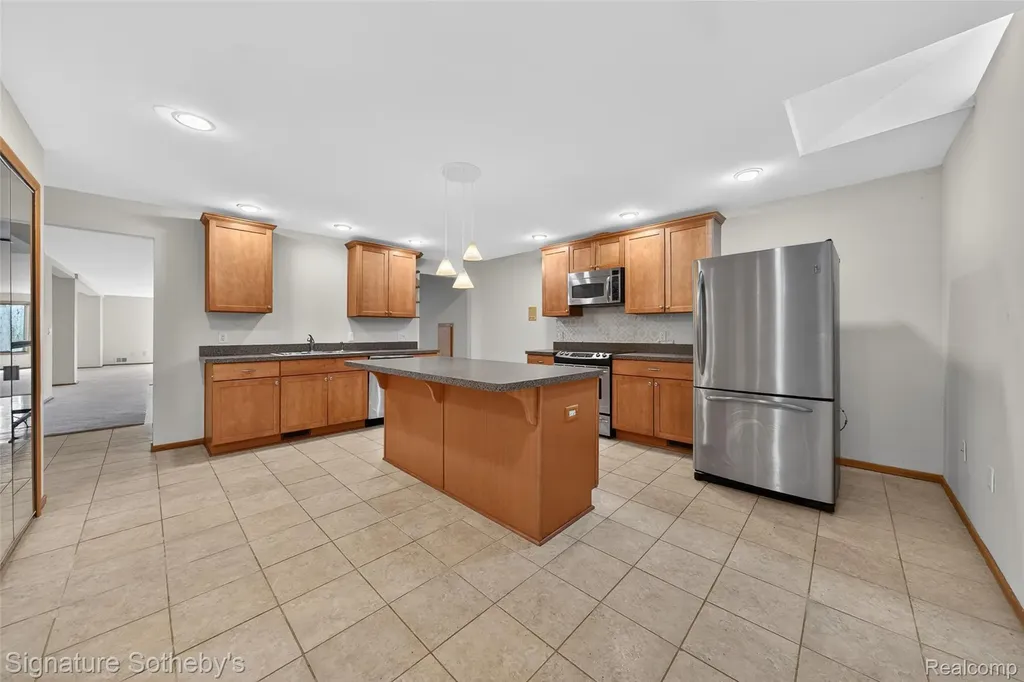 2131 Birchwood Way West Bloomfield Charter Township MI 48302