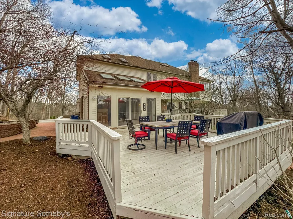 2131 Birchwood Way West Bloomfield Charter Township MI 48302