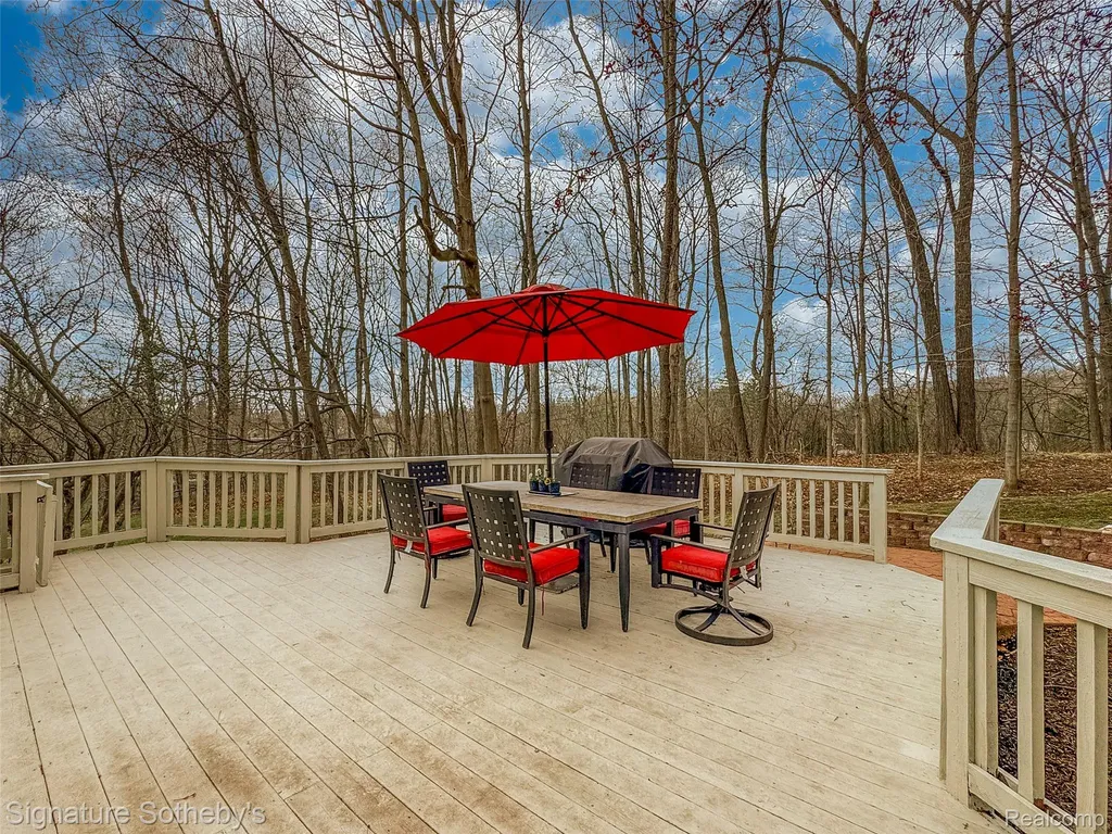 2131 Birchwood Way West Bloomfield Charter Township MI 48302