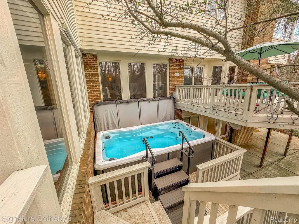 2131 Birchwood Way West Bloomfield Charter Township MI 48302