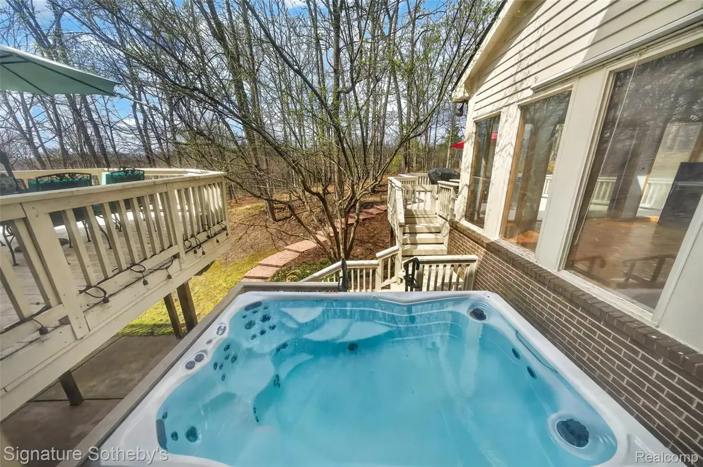 2131 Birchwood Way West Bloomfield Charter Township MI 48302