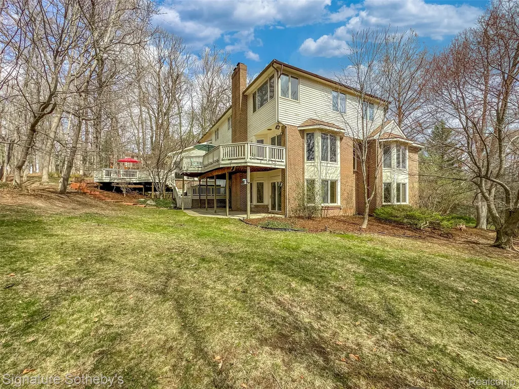 2131 Birchwood Way West Bloomfield Charter Township MI 48302